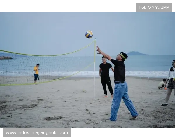 文昌村排球员戴章华：光脚打球成传统，渔村排球百年积淀