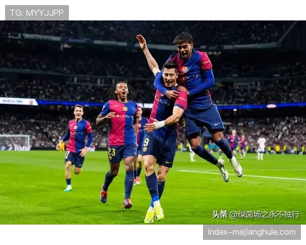 巴萨中卫阿劳霍恢复合练,有望在欧冠关键战执行特殊盯人任务 巴萨中卫阿劳霍恢复合练,有望在欧冠关键战执行特殊盯人任务